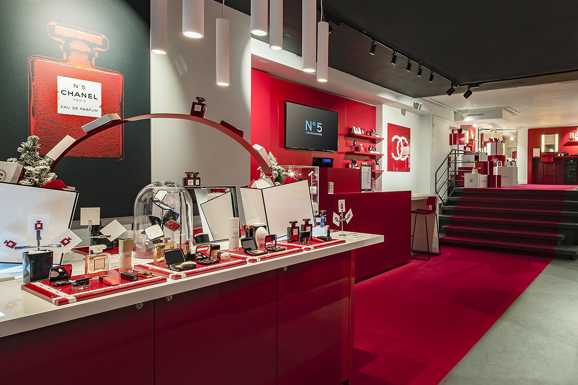 CHANEL N°5 RED AMSTERDAM FRAGRANCE & BEAUTY EPHEMERAL BOUTIQUE